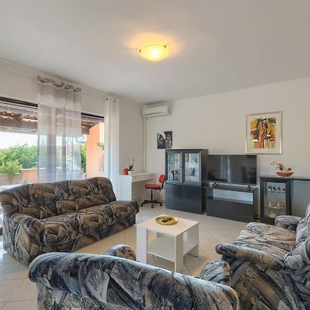 Apartment Viktor Pula Bagian luar foto